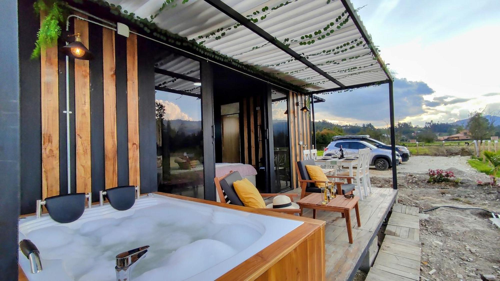 Luxury tent Romantico Glamping Tipo Contenedor Con Jacuzzi Cerca Al De Paipa