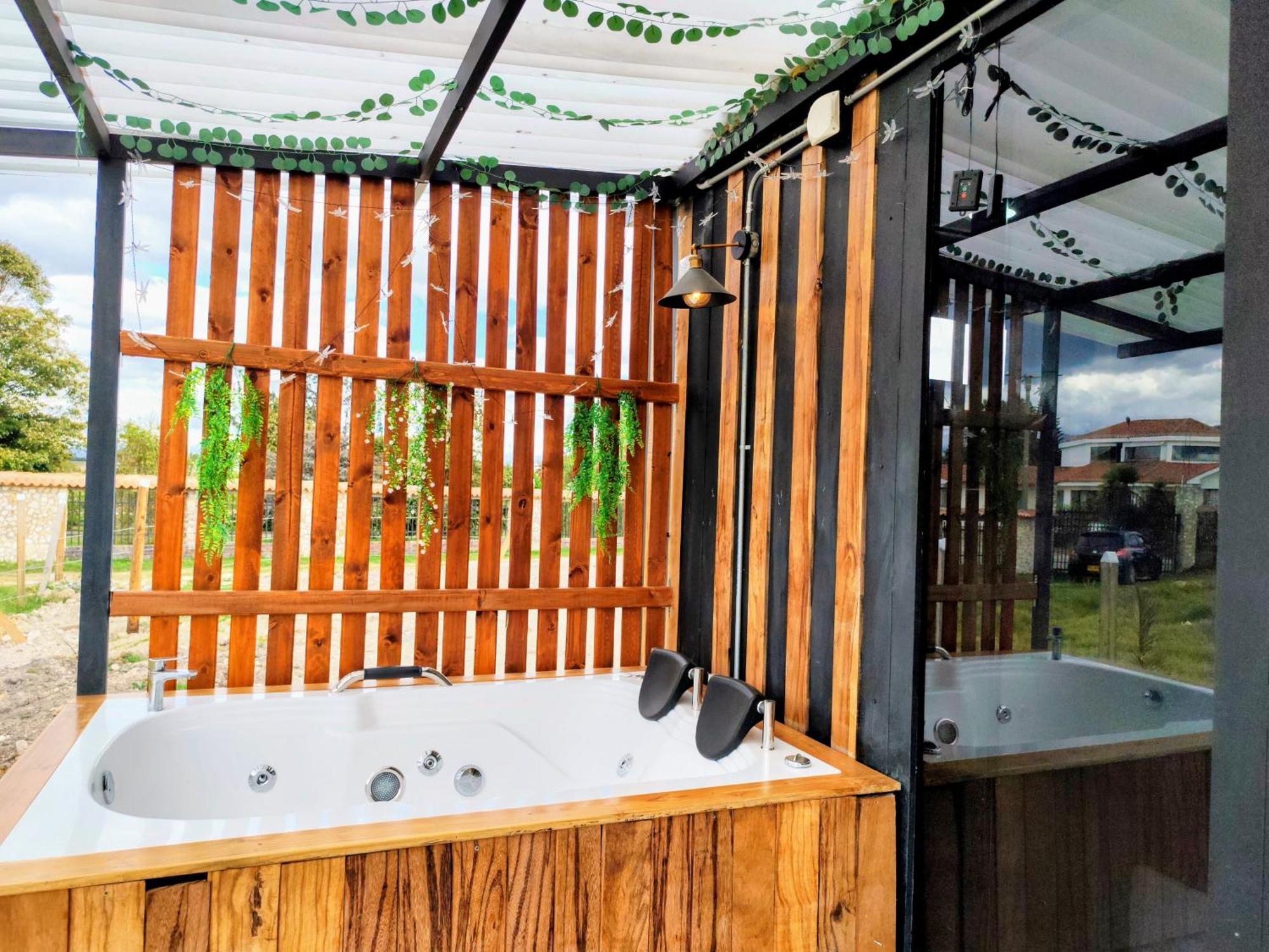Luxury tent Romantico Glamping Tipo Contenedor Con Jacuzzi Cerca Al De