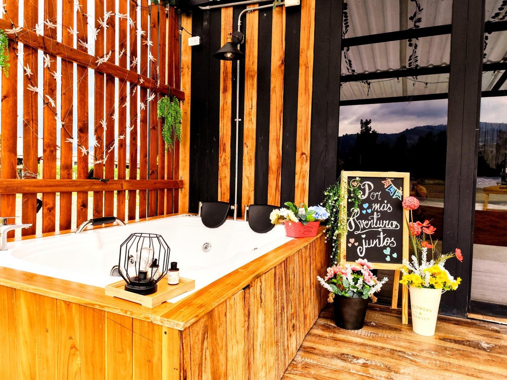 Luxury tent Romantico Glamping Tipo Contenedor Con Jacuzzi Cerca Al De