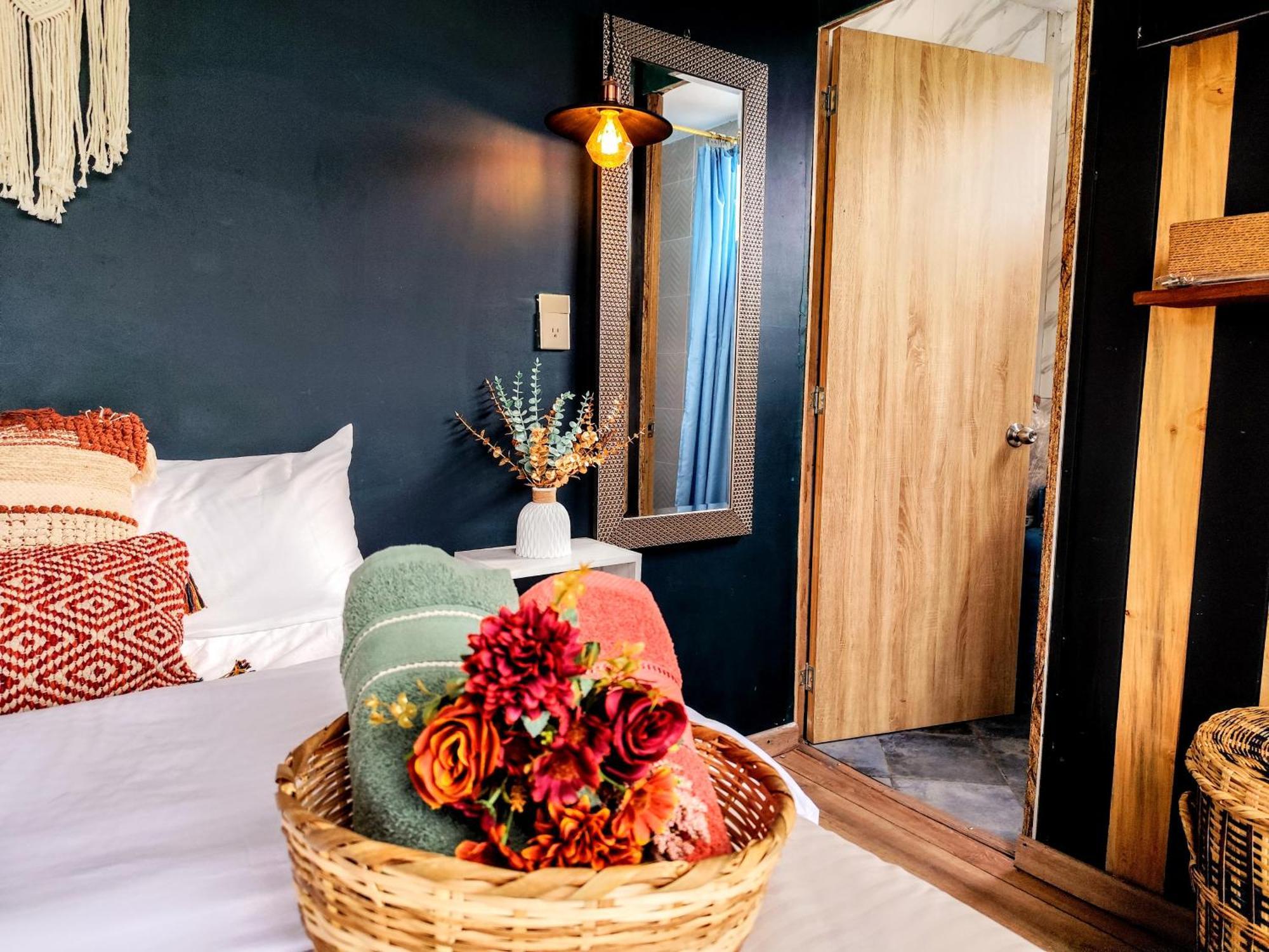 Romantico Glamping Tipo Contenedor Con Jacuzzi Cerca Al De